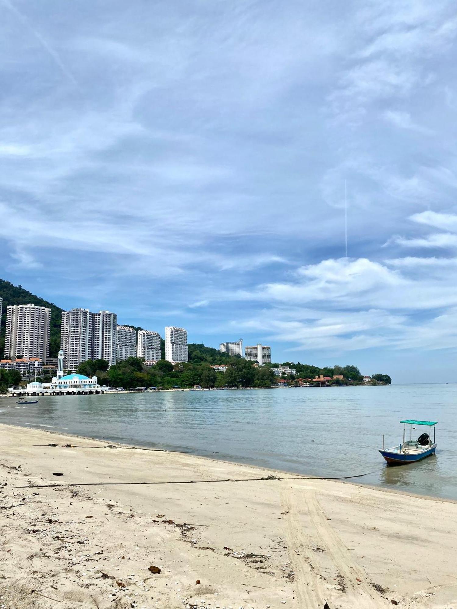 Seahome Boutique Hotel Tanjung Bungah  Exterior photo